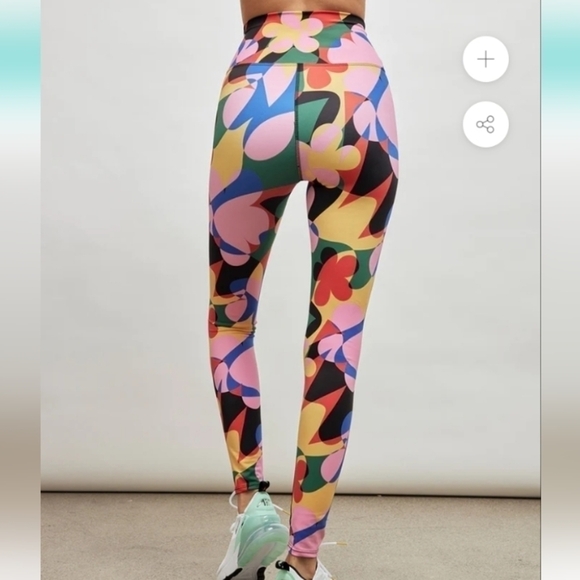 BEACH RIOT Piper Legging in Preppy Geo Floral - Picture 2 of 15